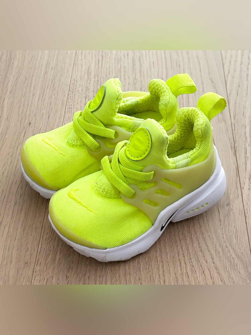 Nike Air Presto DO1381-700 Green Running Shoes Sneakers Size 5C - Picture 3 of 7